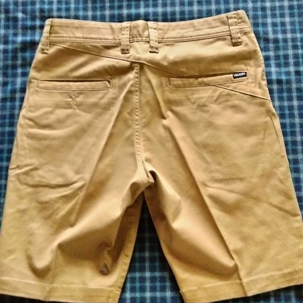 Volcom shorts - Picture 6 of 13